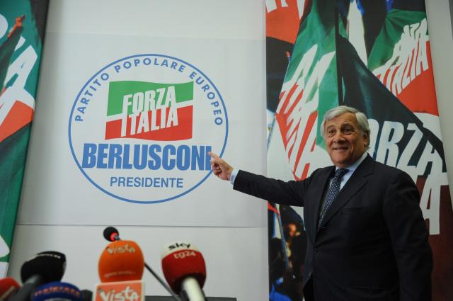 Elezioni, Forza Italia presenta il simbolo: riferimento al Ppe aggiunto a Berlusconi presidente