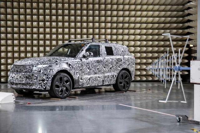 Jaguar Land Rover guarda al futuro con una nuova struttura di test per auto 