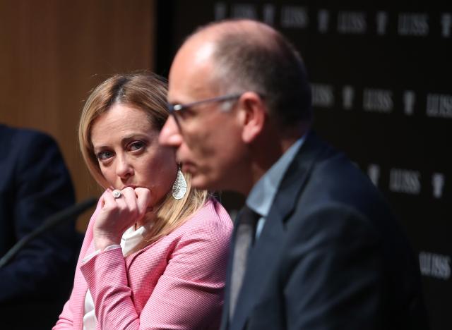 Elezioni 2022, Letta contro Meloni: "S'incipria...". Ma lei lo annienta: "Misoginia da leder Dem"