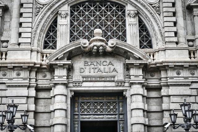 Banche, filiali: chiuse 11.231 in 10 anni. Fabi: "4 milioni di italiani senza sportello"