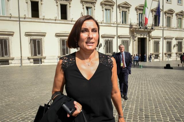 Direzione del Pd approva le liste. Letta: "Impossibile ricandidare tutti. Ho chiesto dei sacrifici"