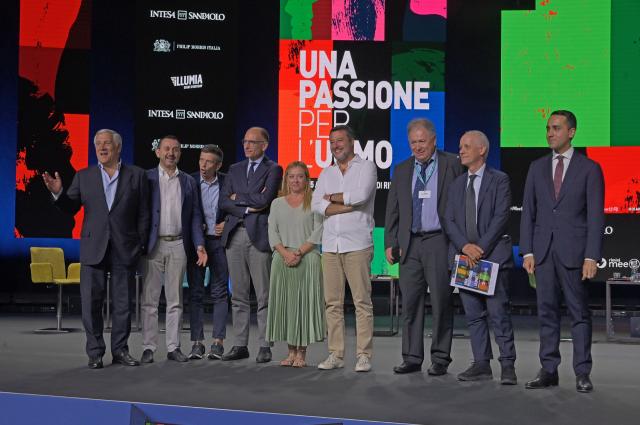 Elezioni: il centrodestra trionfa nei sondaggi, il PD arranca e il Terzo Polo sparisce