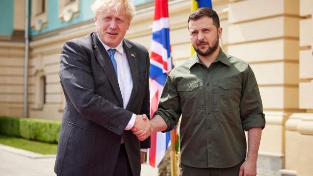 Ucraina: visita a sorpresa di Boris Johnson a Kiev per la festa d&rsquo;indipendenza ucraina. &ldquo;45 milioni in aiuti&rdquo;
