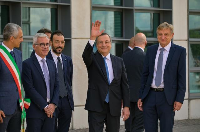 Bollette luce gas, in arrivo aumenti monstre del 500%. Nel frattempo Draghi si lamenta, ma &egrave; tra i principali artefici dei rincari - ESCLUSIVA