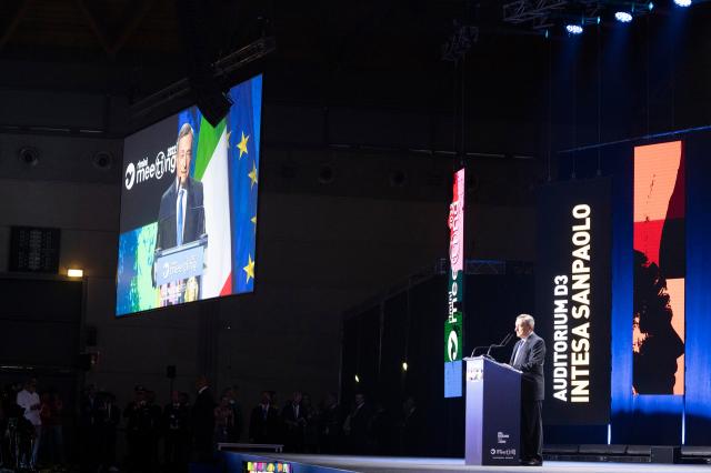 Mario Draghi al Meeting di Rimini: per lui standing ovation: l'intollerabile sempiterna Italietta di Piazza Venezia