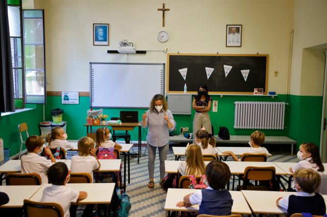 Scuola, regole Covid 2022: mascherine solo per i fragili e niente Dad per i positivi