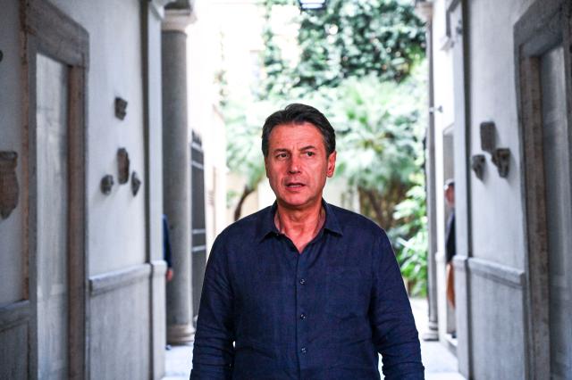 Programma elettorale M5s, "rafforzare" il reddito di cittadinanza: una (quasi) legislatura di fallimenti non &egrave; bastata