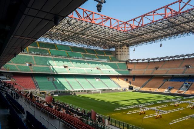 Caro energia, illuminazione ridotta negli stadi di Serie A. "Luci accese al massimo per 4 ore"