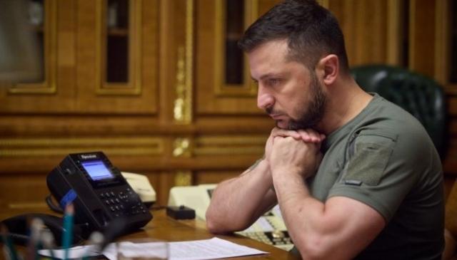 Ucraina, Zelensky chiede al primo ministro Denis Shmyal di legalizzare il porno nel Paese 