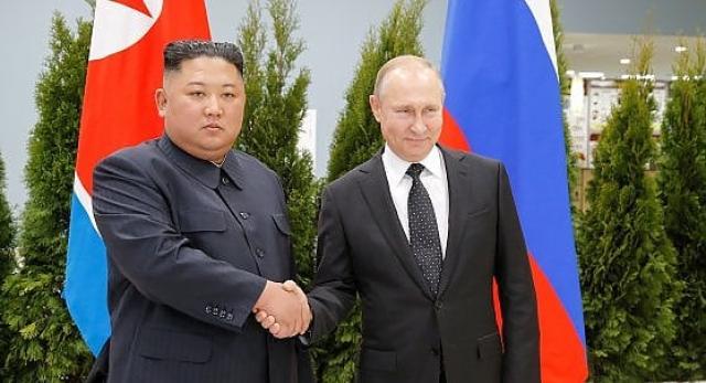 Al via alleanza Mosca-Pyongyang, Kim Jong-Un da Putin a Vladivostok: munizioni in cambio di tecnologie nucleari, confermato RETROSCENA del GdI
