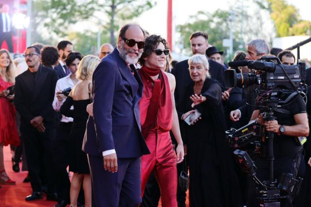Venezia, Luca Guadagnino e Timoth&eacute;e Chalamet fanno tendenza alla mostra del Cinema 
