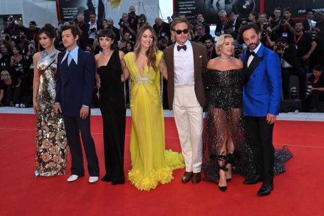 Olivia Wilde e il cast di Don't worry darling