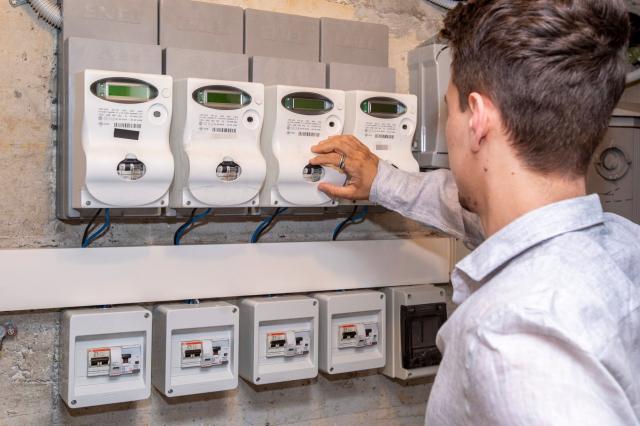 Caro bollette, contatori intelligenti nelle case per il razionamento dalle 8 alle 19. Bruxelles 