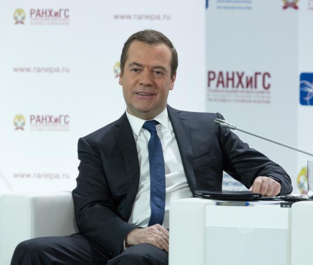 Medvedev minaccia la Terza Guerra Mondiale: "Gli idioti armano Kiev"