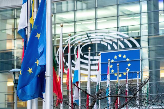 Salario minimo, ok dal Parlamento Europeo. Ma in Italia non cambier&agrave; nulla 