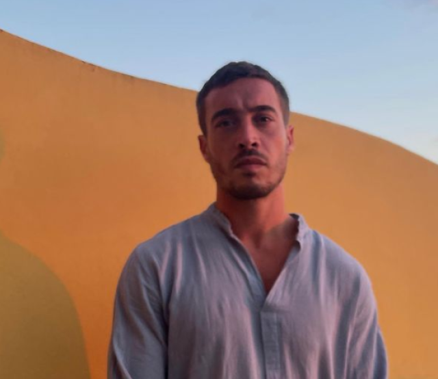 Chi &egrave; Antonino Spinalbese, et&agrave;, malattia, fidanzata, negozio, occhi della figlia con Belen