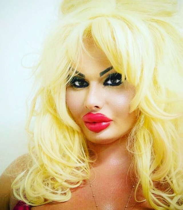 Chi &egrave; Elenoire Ferruzzi,&nbsp;et&agrave;, altezza, fidanzato, lavoro, foto prima e dopo, Gf Vip, Carpisa, unghie