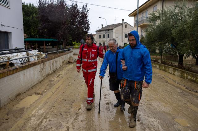 Maltempo Marche, trovato lo zainetto di Mattia: uno dei due dispersi