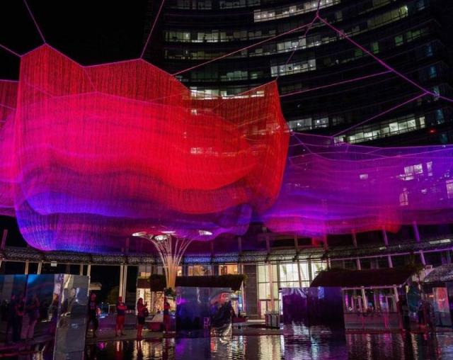 &ldquo;Sculture al vento&rdquo;, Sky Glass porta a milano due istallazioni immersive di Janet Echelman
