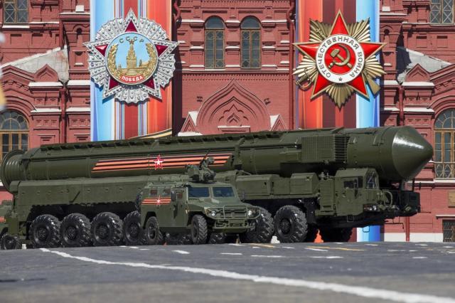 Armi atomiche, Mosca ha il pi&ugrave; grande arsenale del mondo: 12% in pi&ugrave; rispetto agli Usa (6.255 a 5.550)