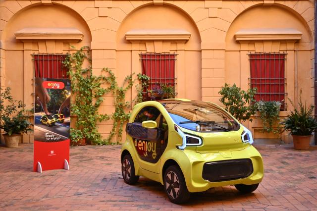 Il car sharing elettrico di Eni arriva a Bologna 
