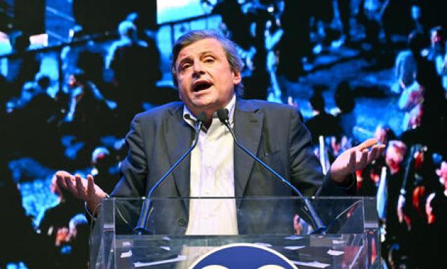 Elezioni, il democratico Calenda se la prende con gli elettori: &ldquo;Votano chi urla di pi&ugrave;&rdquo;
