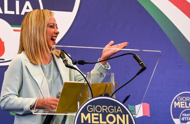 Reddito di cittadinanza, Meloni pronta a eliminarlo: 9 mld annui sul taglio del cuneo fiscale 