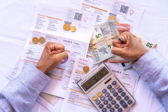 Gas, la bolletta diventa mensile: Arera sgancia il prezzo da Amsterdam