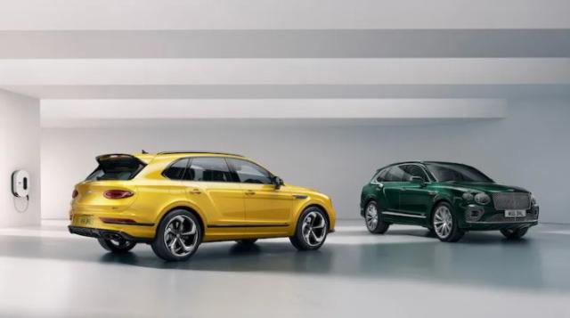 La famiglia Bentayga Hybrid si amplia con S e Azure