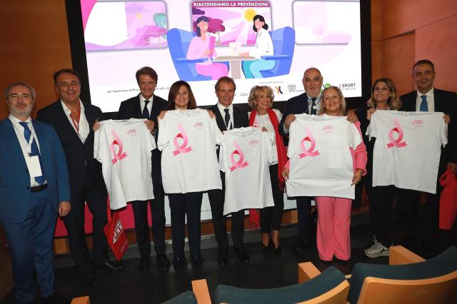 Gruppo FS, torna "Frecciarosa": visite  gratuite a bordo per la prevenzione del tumore al seno