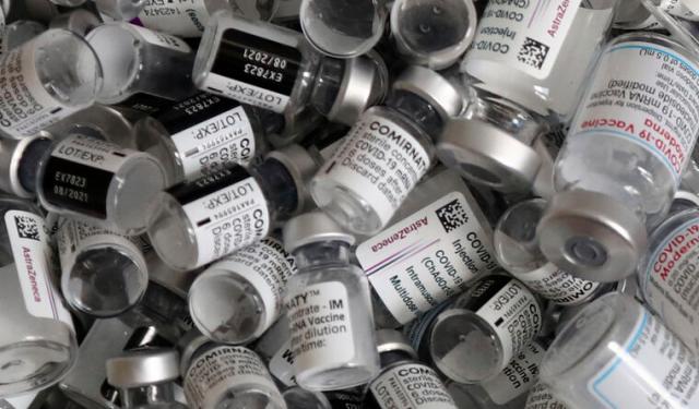 Vaccino COVID, milioni le dosi buttate via nei paesi occidentali: i dati sullo spreco