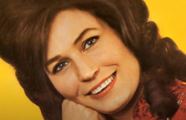 Loretta Lynn: causa morte, malattia e tumore della star del country