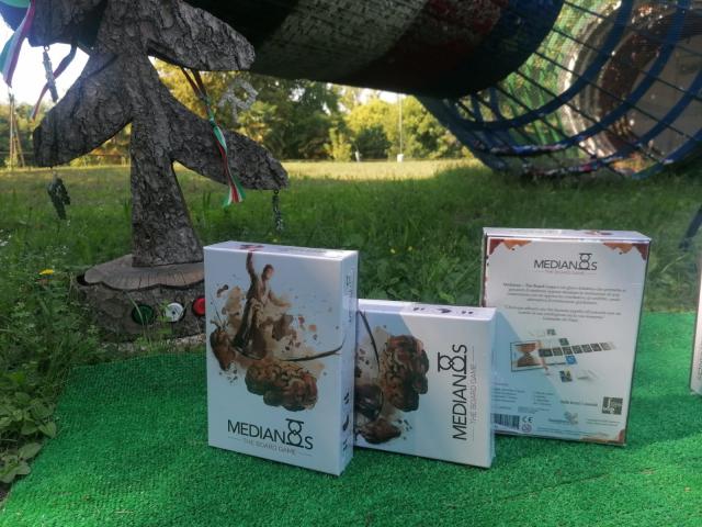 Il gioco in scatola MEDIANOS di Massimiliano Ferrari