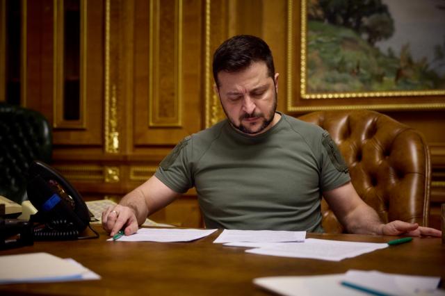 Guerra in Ucraina, Usa-Russia trattano in segreto. C'&egrave; il problema Zelensky: vuole la "capitolazione di Mosca" - ESCLUSIVA