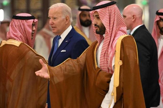 Usa, escalation di Biden dopo taglio greggio: &ldquo;Conseguenze per Arabia&rdquo;. Ma Brent resta stabile a 92 Usd (-1% da inizio anno) 