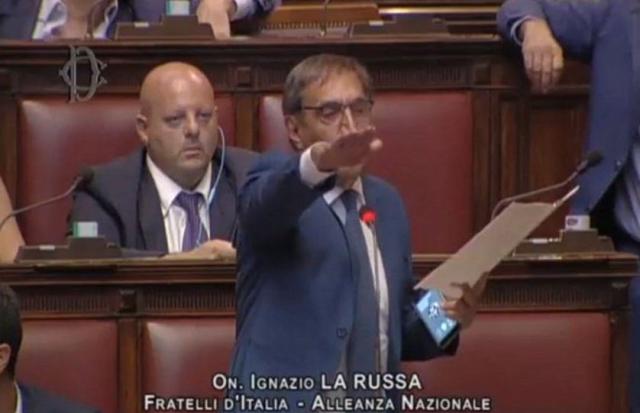 Chi &egrave; Ignazio La Russa, dall'MSI a presidente del Senato: moglie, figli, titolo di studio e carriera