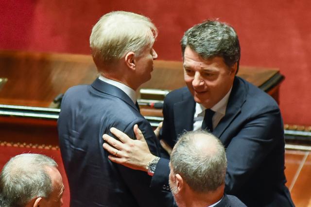 Governo Meloni, Renzi vuole la vigilanza Rai e pensa all'appoggio esterno:  Franceschini e Patuanelli puntano alla vicepresidenza del Senato
