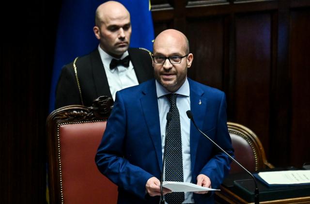 Camera, Fontana nel suo primo discorso ringrazia il Papa: "Riferimento spirituale per maggioranza degli italiani" 