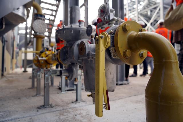 Gas, la Cina chiude la porta all'Ue: niente vendite ad acquirenti stranieri, europei e asiatici