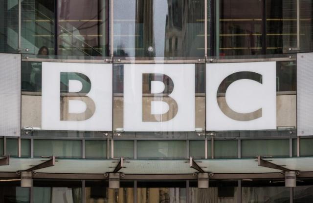 La BBC compie cento anni, ma sta per tagliare mille posti di lavoro