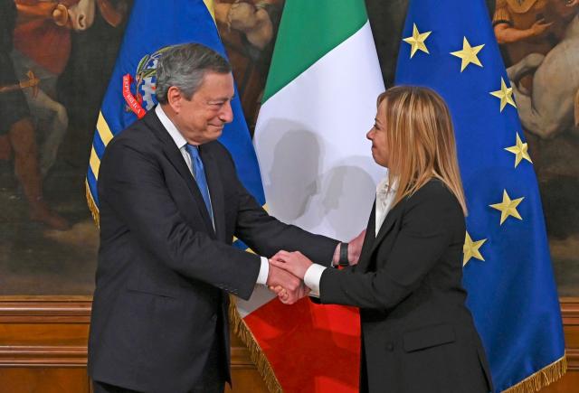 Nuovo Governo, Draghi consegna la "sua" agenda a Meloni: tra i fascicoli price cap, Ucraina, dl concorrenza e Pnrr