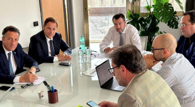 Governo, vertice della Lega sull&rsquo;economia: sul tavolo flat tax, legge Fornero e revisione Rdc 