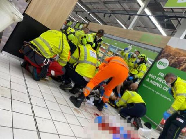 Assago, il responsabile Andrea Tombolini: "Ho provato invidia per tutte quelle persone felici". Era gi&agrave; stato ricoverato in psichiatria