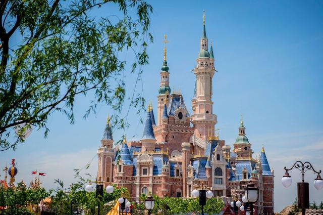 Shanghai, Disney Resort di Shanghai chiuso per Covid: ospiti bloccati dentro al parco. La maggior parte sono bambini
