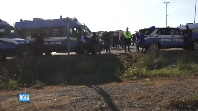 Rave party di Modena, avviate le operazione di sgombero da parte della polizia - DIRETTA