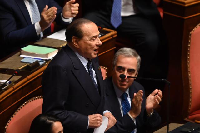 Ucraina, Berlusconi propone il piano di pace: "Niente armi e aiuti, cos&igrave; Zelensky tratta"