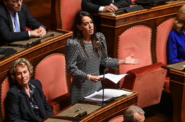 Medici no vax, Licia Ronzulli voce controcorrente nella maggioranza: "Per il reintegro era meglio aspettare. Il tetto al contante non era una priorit&agrave;"