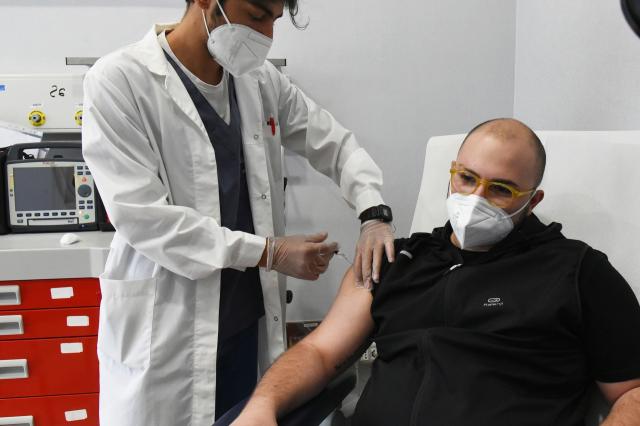 Multe ai "no-vax" over 50, salta la sospensione nel dl Aiuti ter: marcia indietro del governo