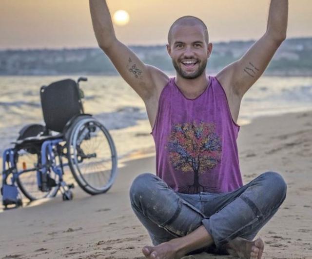 Andrea Caschetto, chi &egrave; Mr. Smile: fidanzata, libri, storia, tumore, laurea