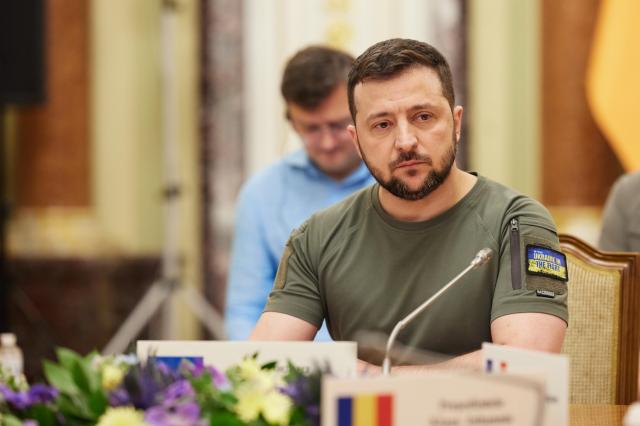 Midterm Usa, Zelensky: "Continuate a sostenerci anche dopo le elezioni". 
